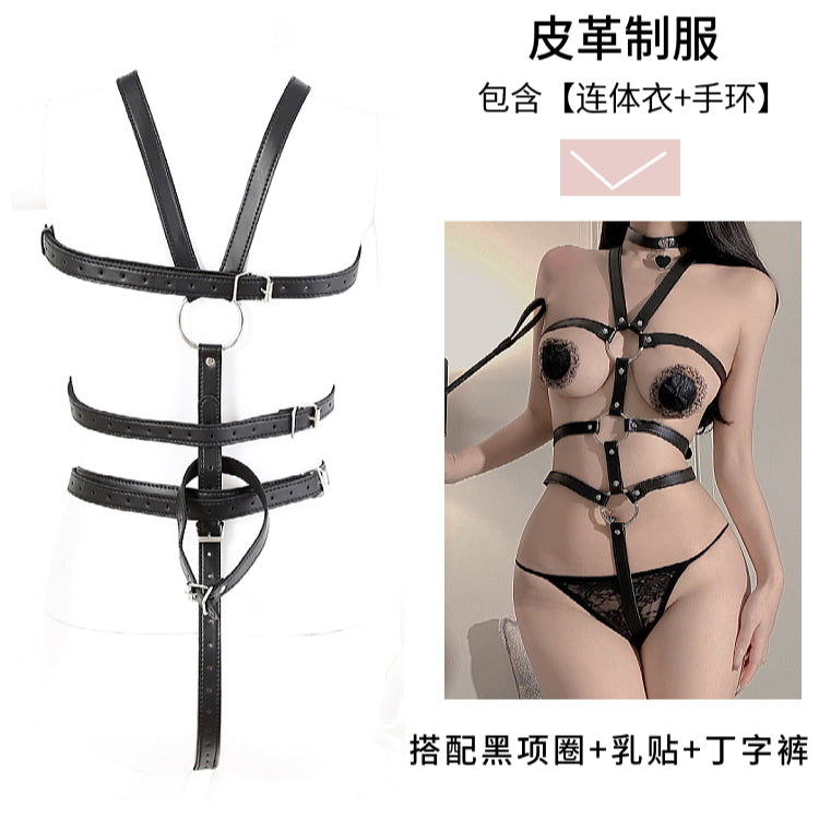 SM调情连体束缚黑色皮革捆绑镂空开档露乳皮衣制服